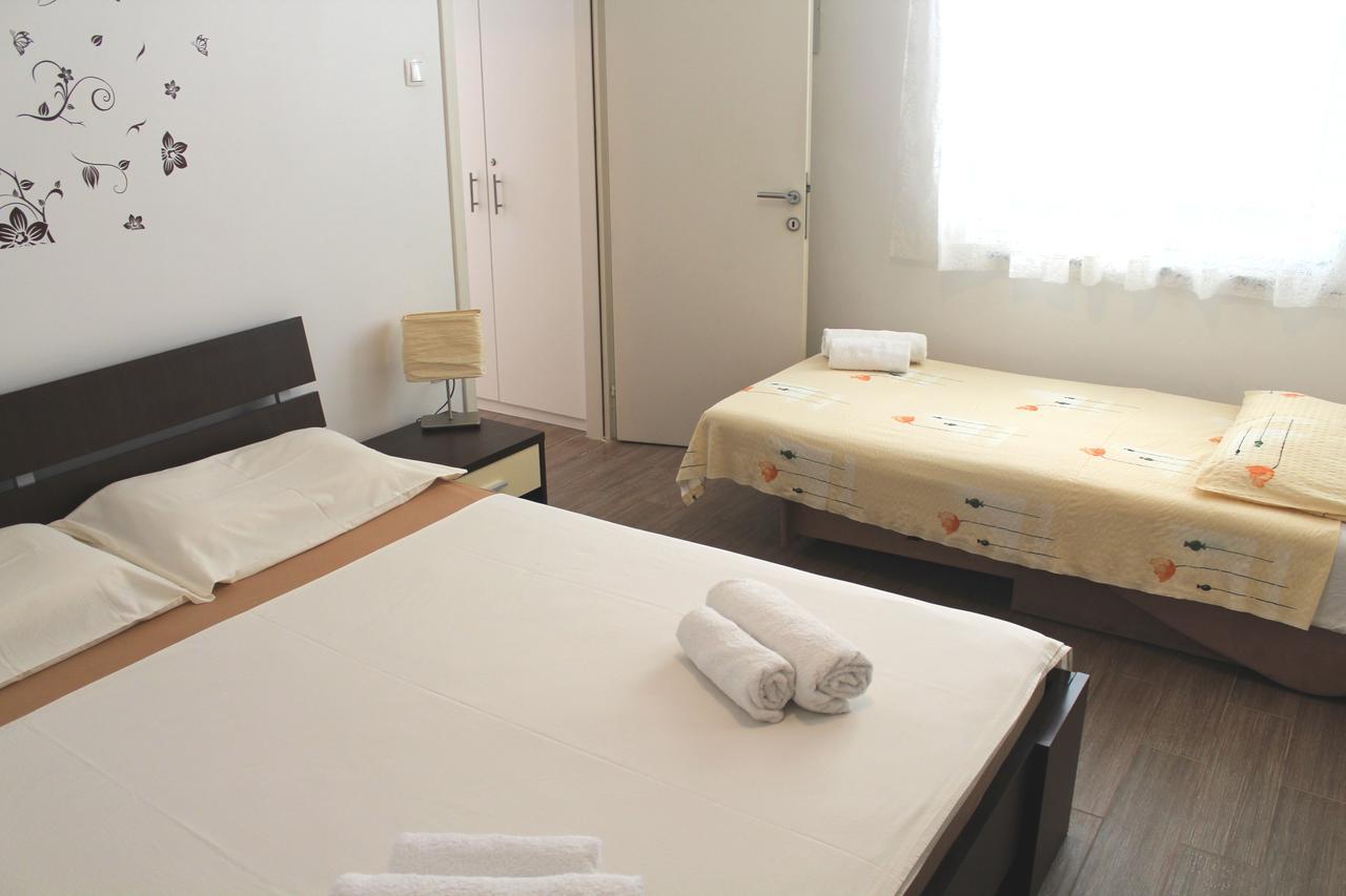 Apartment Maja Krk Town Eksteriør bilde